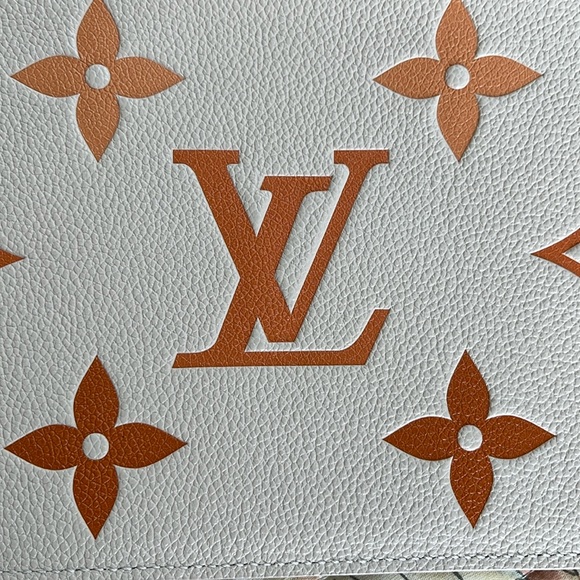 🌺 Reserved Do Not Purchase🌺Louis Vuitton Empreinte Giant By The Pool Clutch - Picture 16 of 17